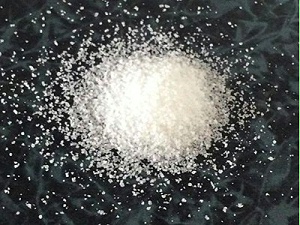 聚丙烯酰胺溶液保存時間短，遵循“即配即用”原則