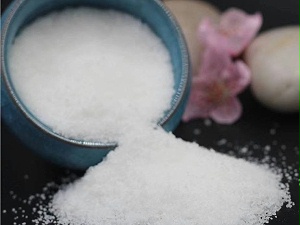 聚丙烯酰胺藥劑粘在衣服上怎麽處理？